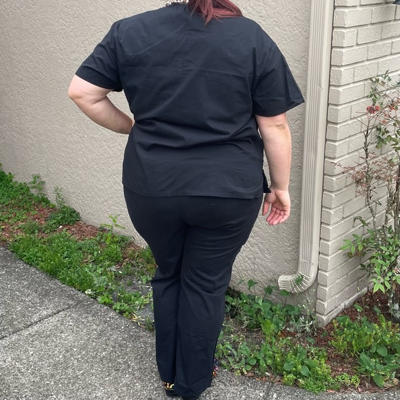🖤 SET of Black Dickies 2X Scrubs with Flare Leg Cargo Pants & Two Pocket Top - Picture 4 of 11